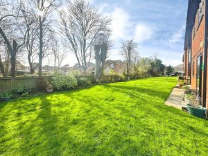 SPRINGFIELDS- click for photo gallery